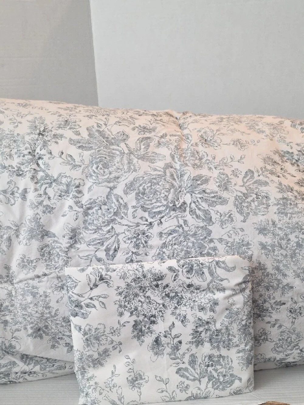 Tahari Cotton Botanical Floral White Blue Block Print Full/Queen Comforter Set